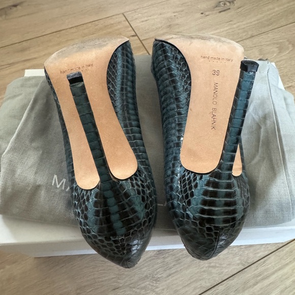 Manolo Blahnik BB 105 Blue/Black Leather Heels - Picture 5 of 9